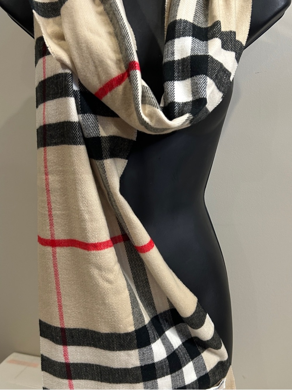 Burberry-style Plaid Pattern luxurious cashmere Fringe Scarf soft